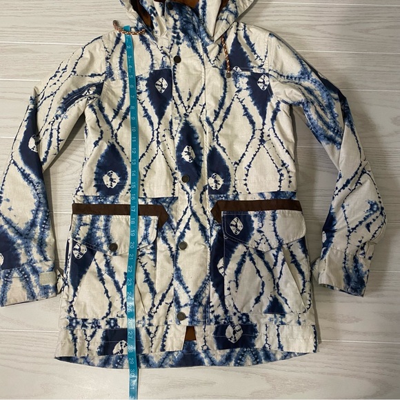 Burton Fermont womens tie dye snowboard jacket - Picture 9 of 10